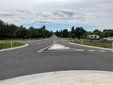 Sheedy Road completion 10 - Between roundabout and Willowbank.jpg