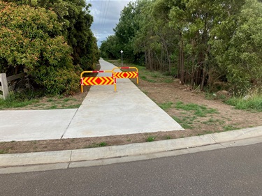 Sheedy Road completion 11 - Shared path - U-barrier cycle fence.jpg